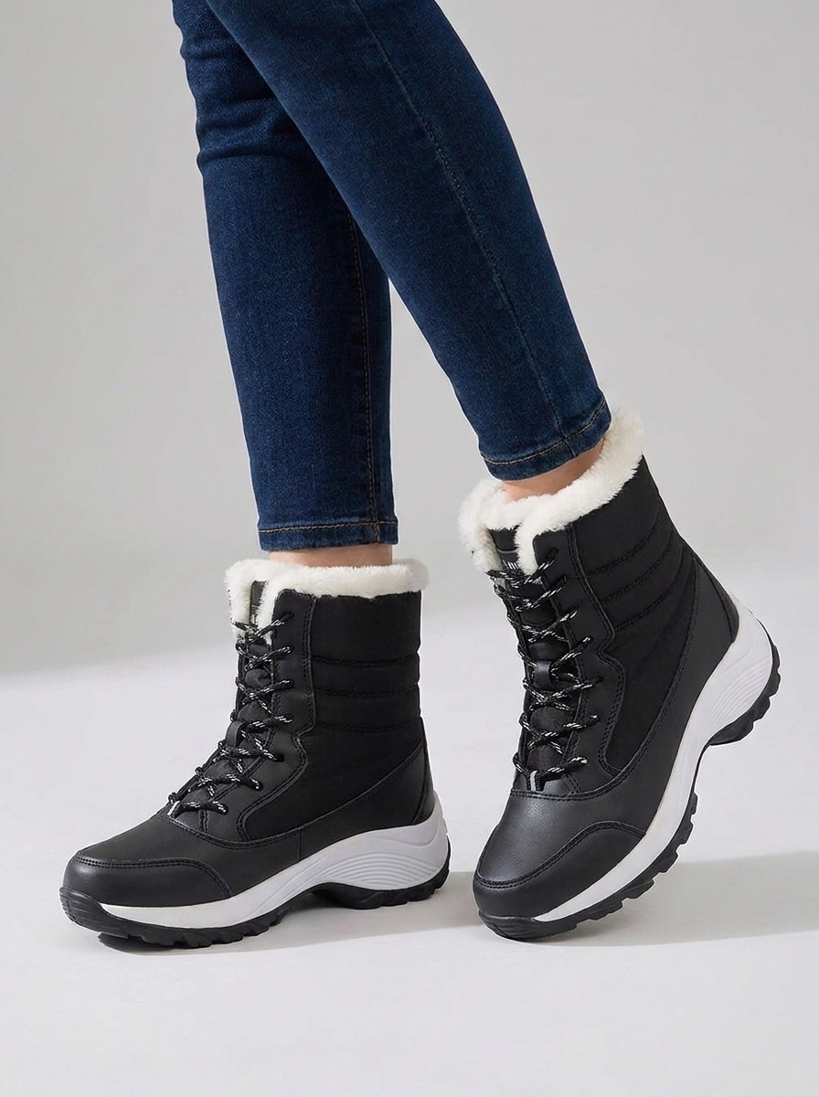 Ghislaine women's black fur-lined waterproof snow boots on foot